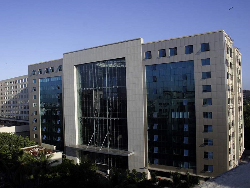 Commercial Office Space For Rent in 215 Atrium
